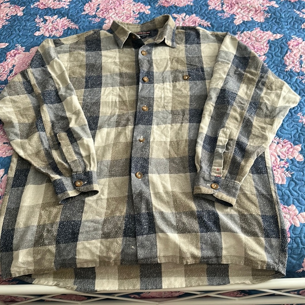 Men’s Workwear flannel. With 1 Broke button.